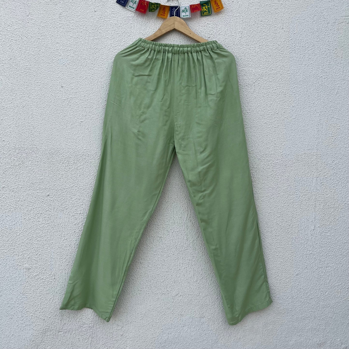 7 Chakra Pants b&w - Light Green