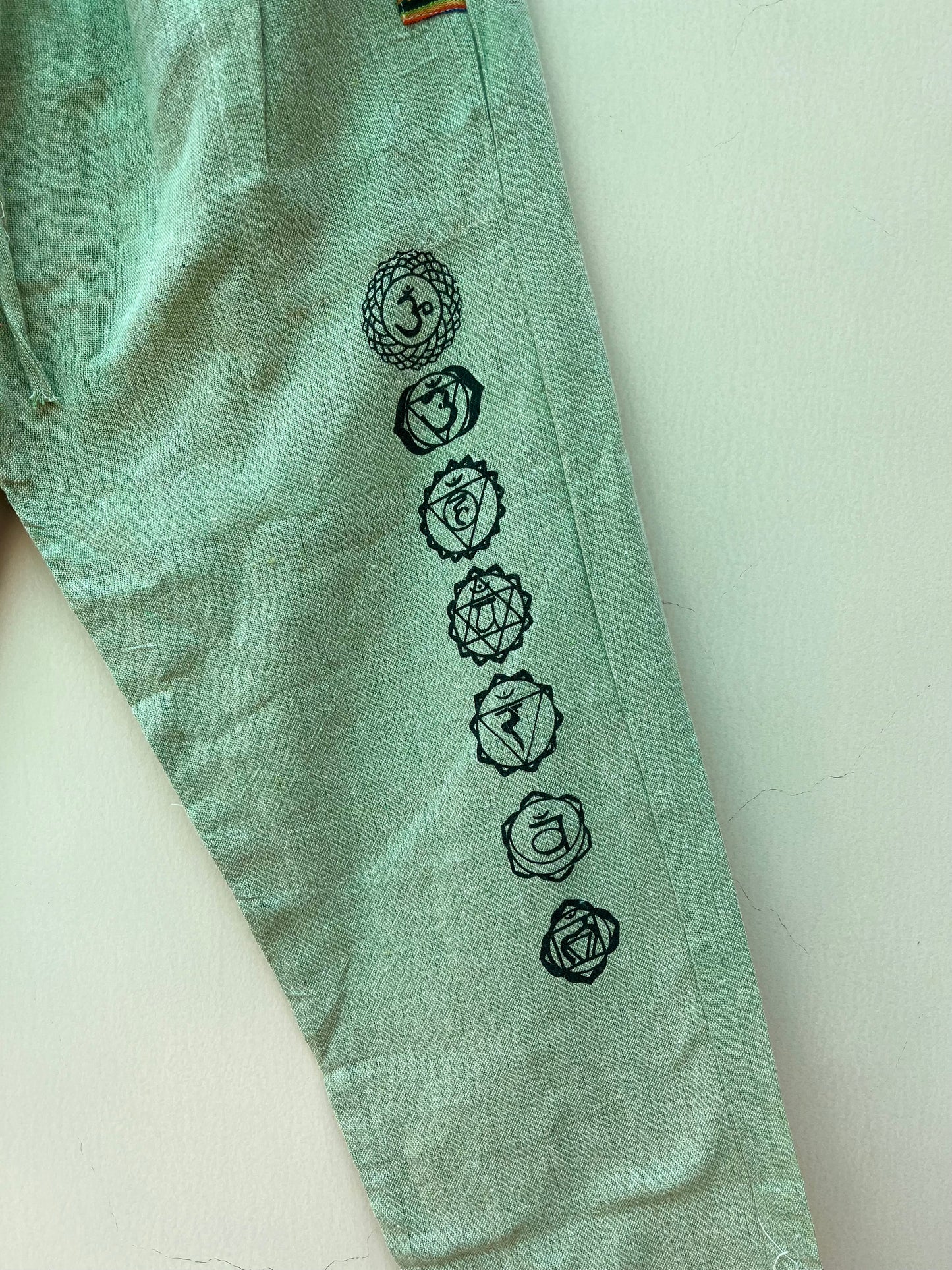 7 Chakra Pants b&w - Light Green