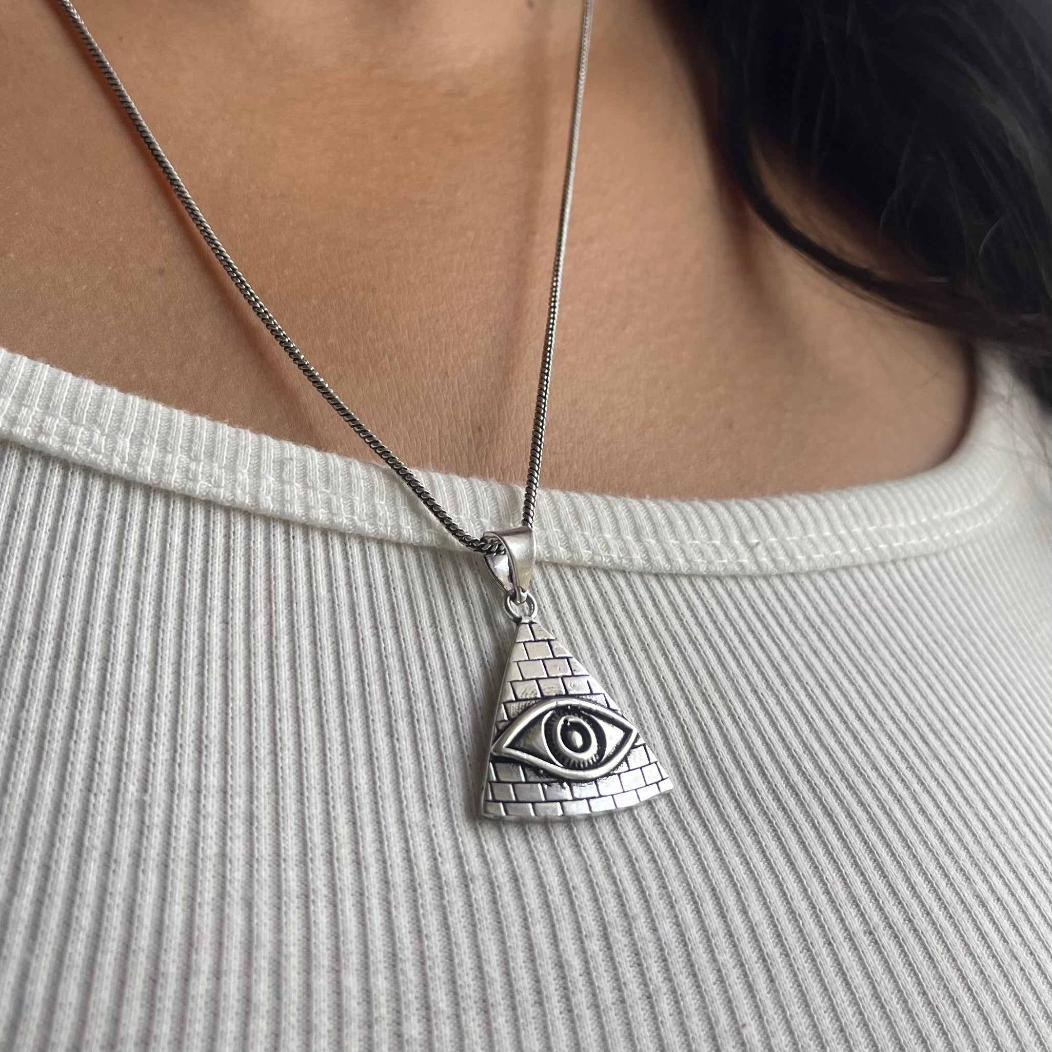 Eclipse illuminati Pendant & Chain