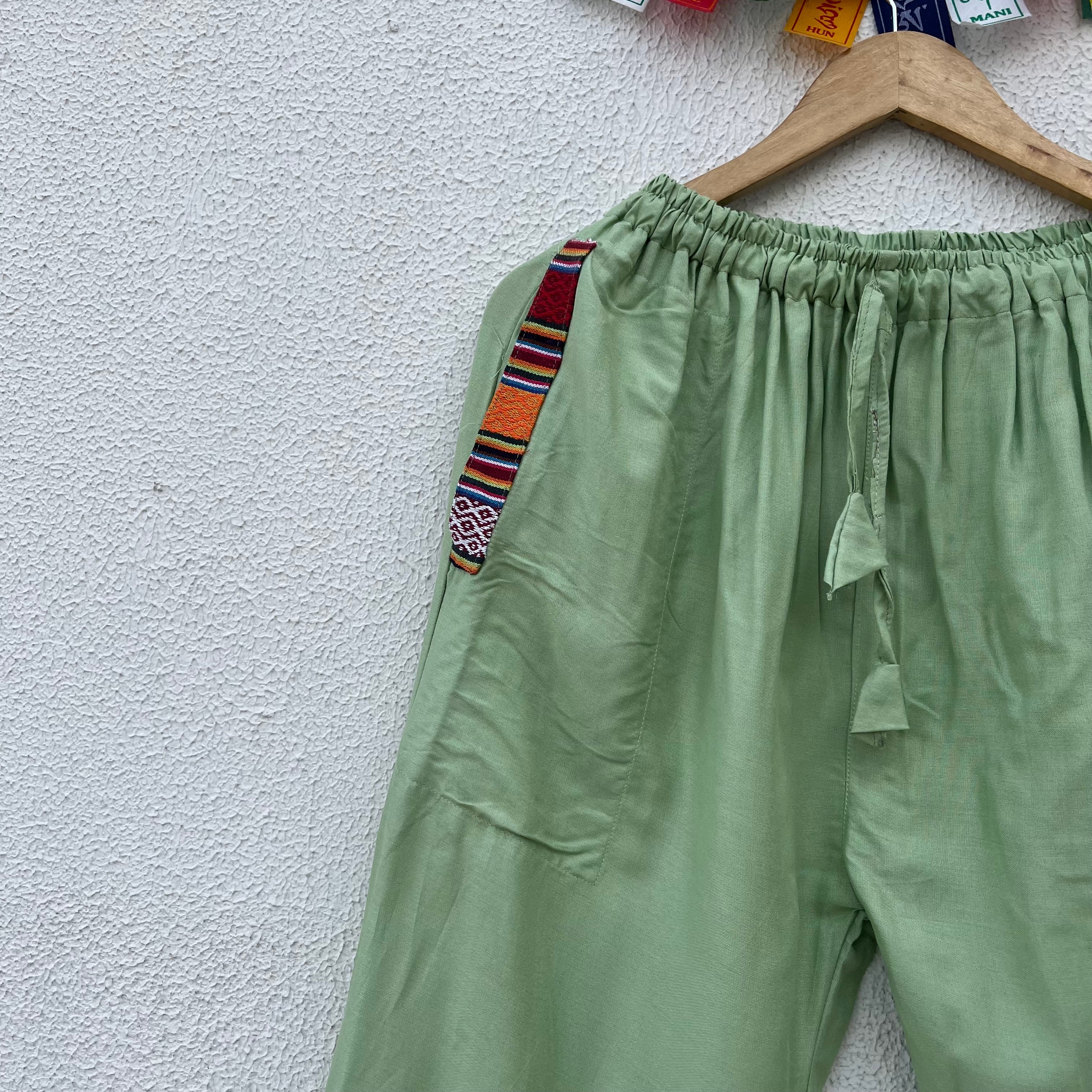 7 Chakra Pants b&w - Light Green