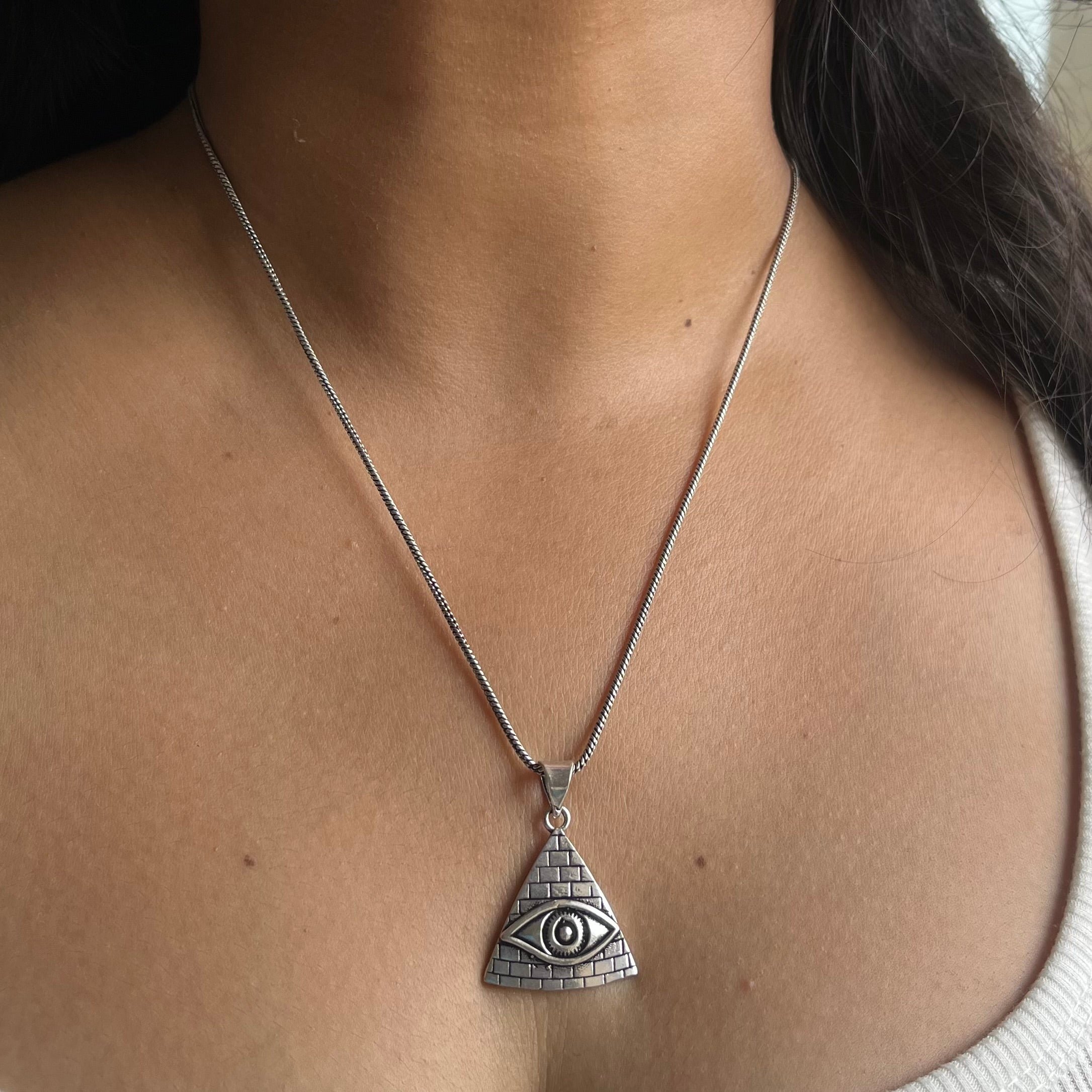 Eclipse illuminati Pendant & Chain