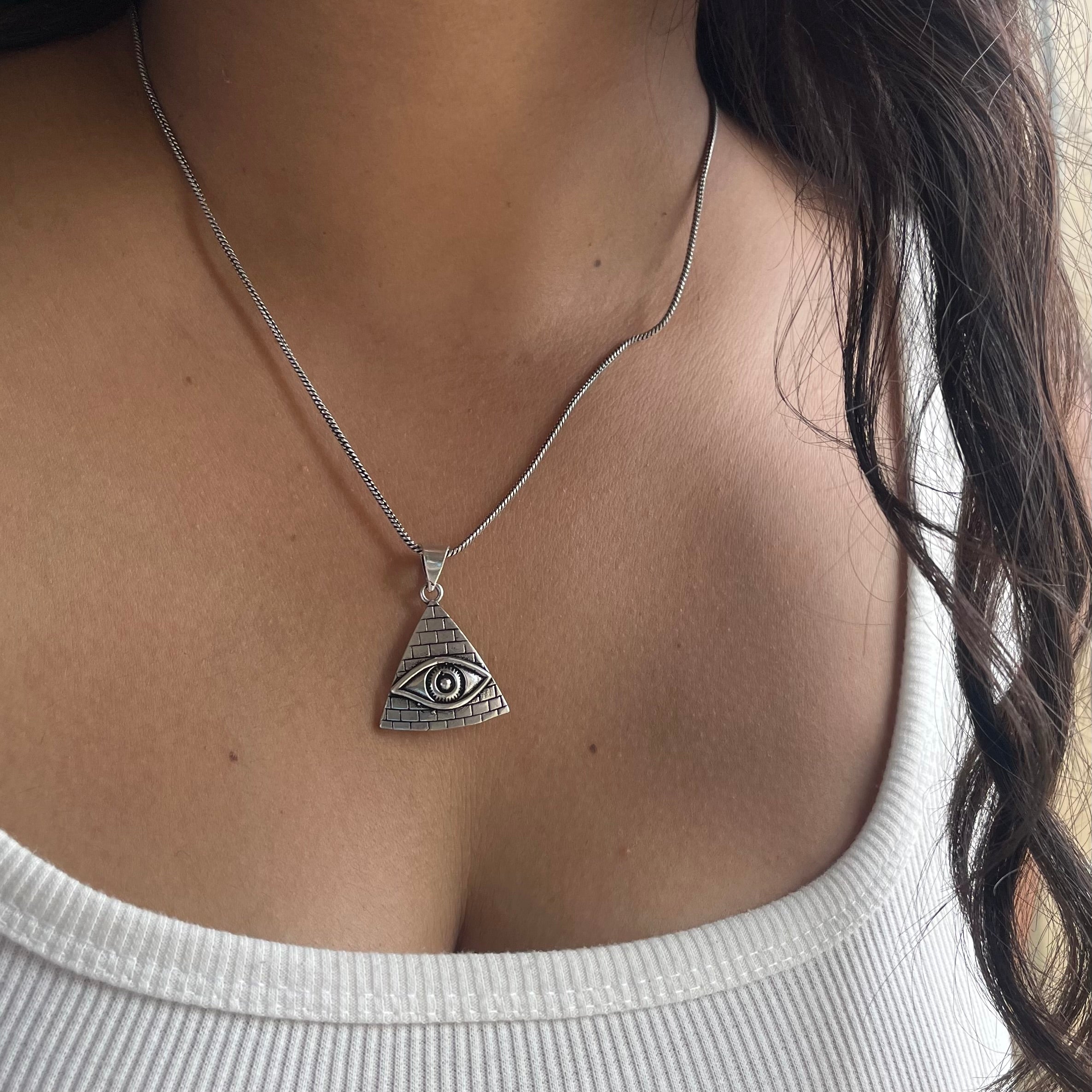Eclipse illuminati Pendant & Chain