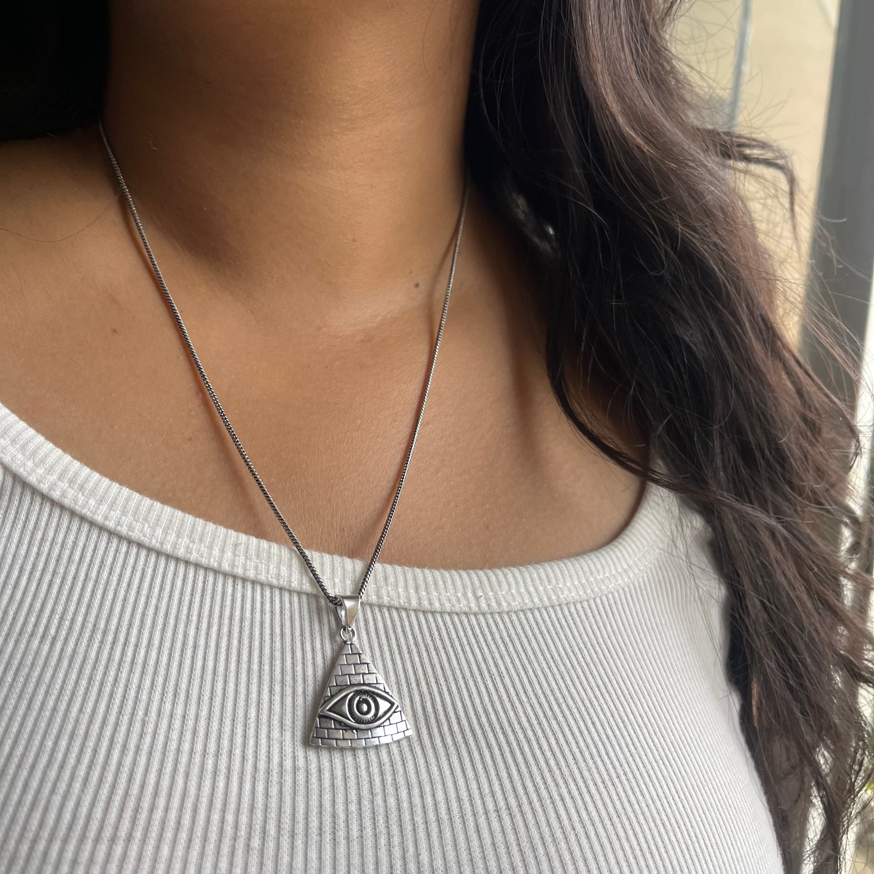 Eclipse illuminati Pendant & Chain