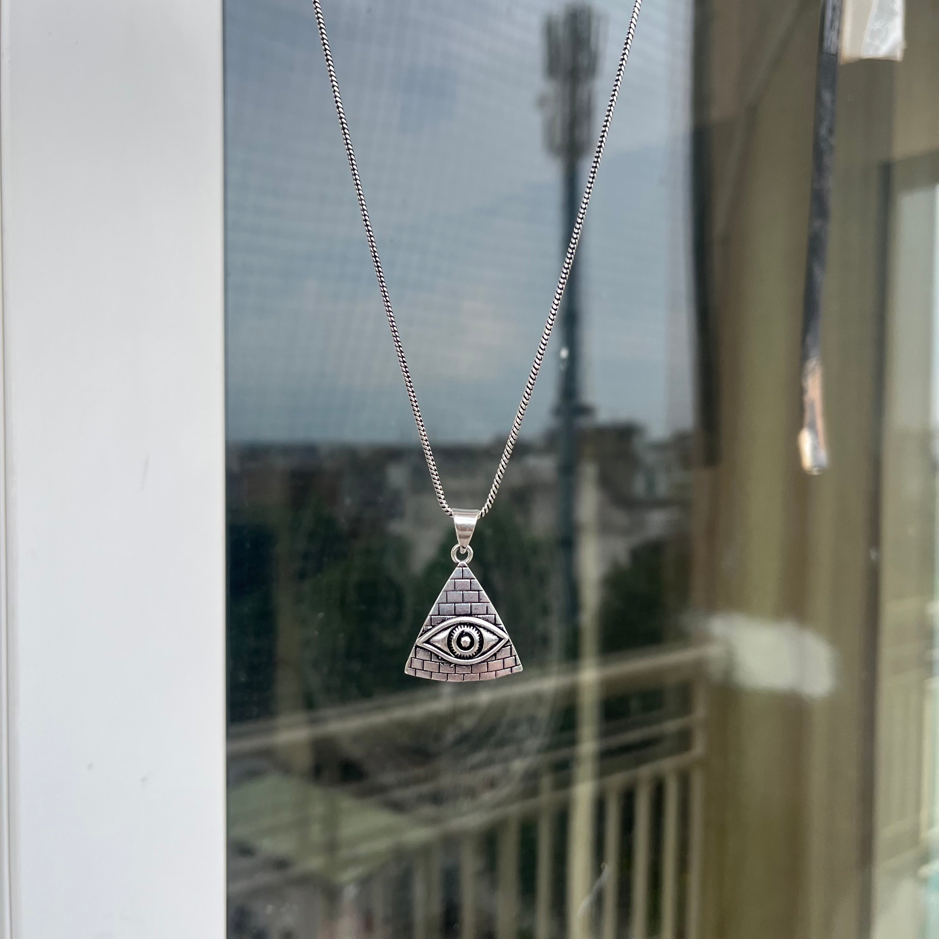 Eclipse illuminati Pendant & Chain